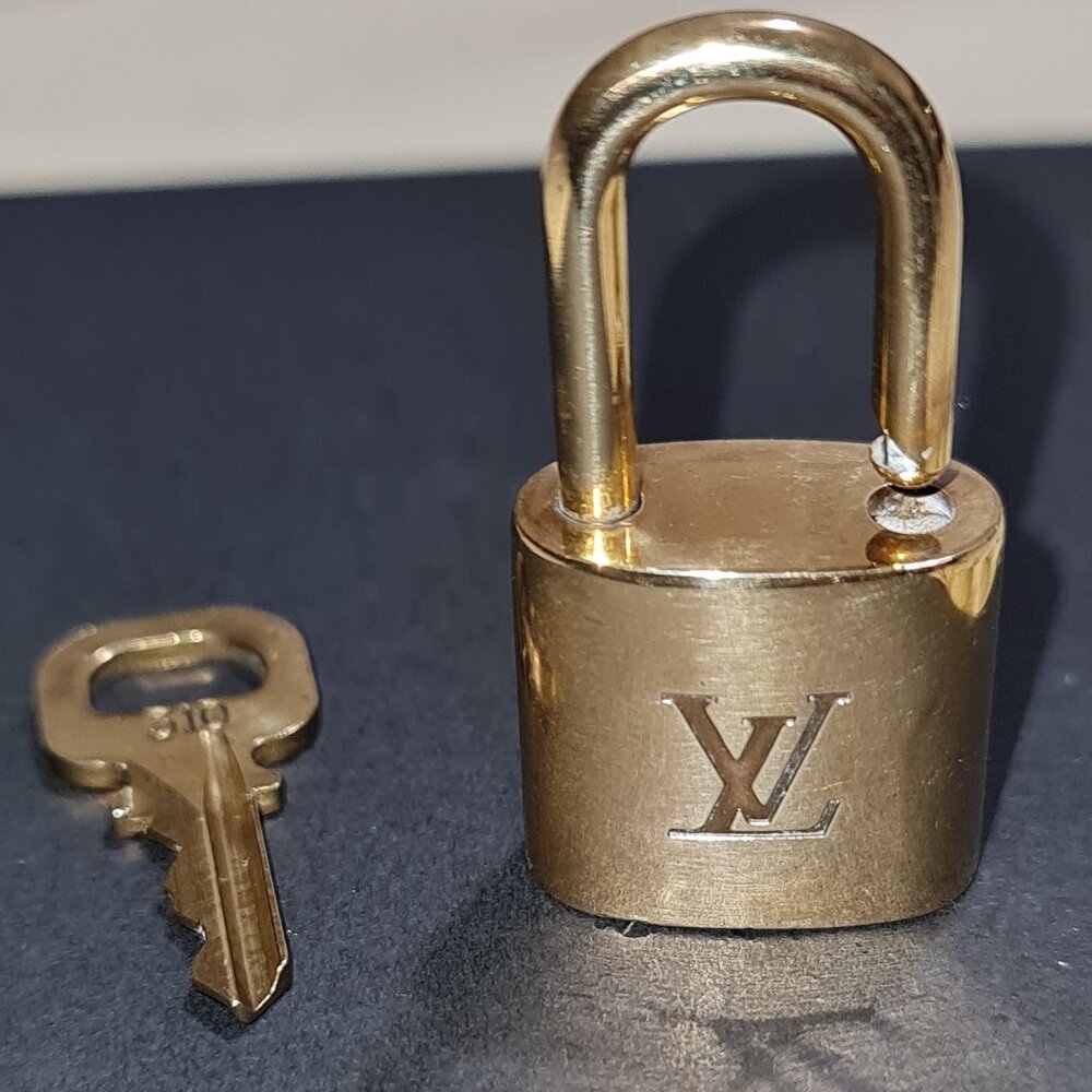Authentic LV bag lock 🔒 and key 🔑 - # 310
